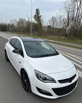 Opel Astra cena 28500 przebieg: 220000, rok produkcji 2013 z Czaplinek małe 56